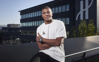 熊猫体育快讯-什琴斯尼零封但球队锋线哑火